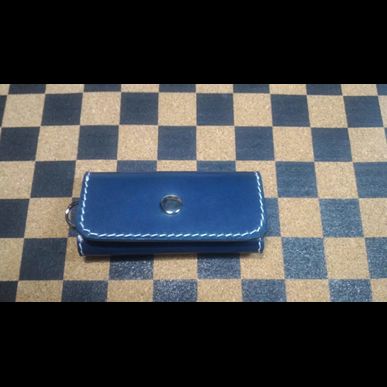 バイカー人気アイテム　ハンドメイドの革製キーケースもご用意しております